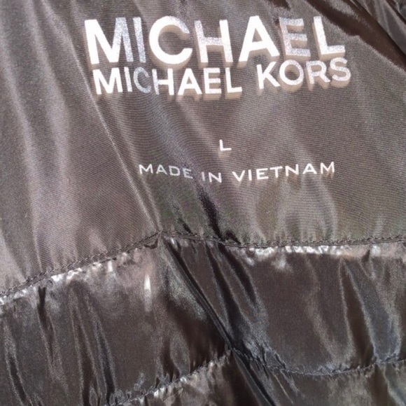 Michael Kors black large puffer jacket - Picture 2 of 3